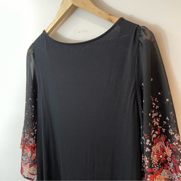 Maurices Sheer Floral Bell Sleeve Top Sz M Black Red Mixed Media Boho Shirt EUC - Picture 7 of 11